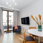Mint Premium With Ac Center Appartement